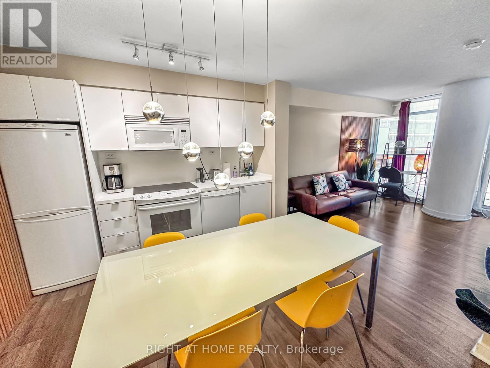 356 - 10 Capreol Court, Toronto, Ontario  M5V 4B3 - Photo 9 - C13681212