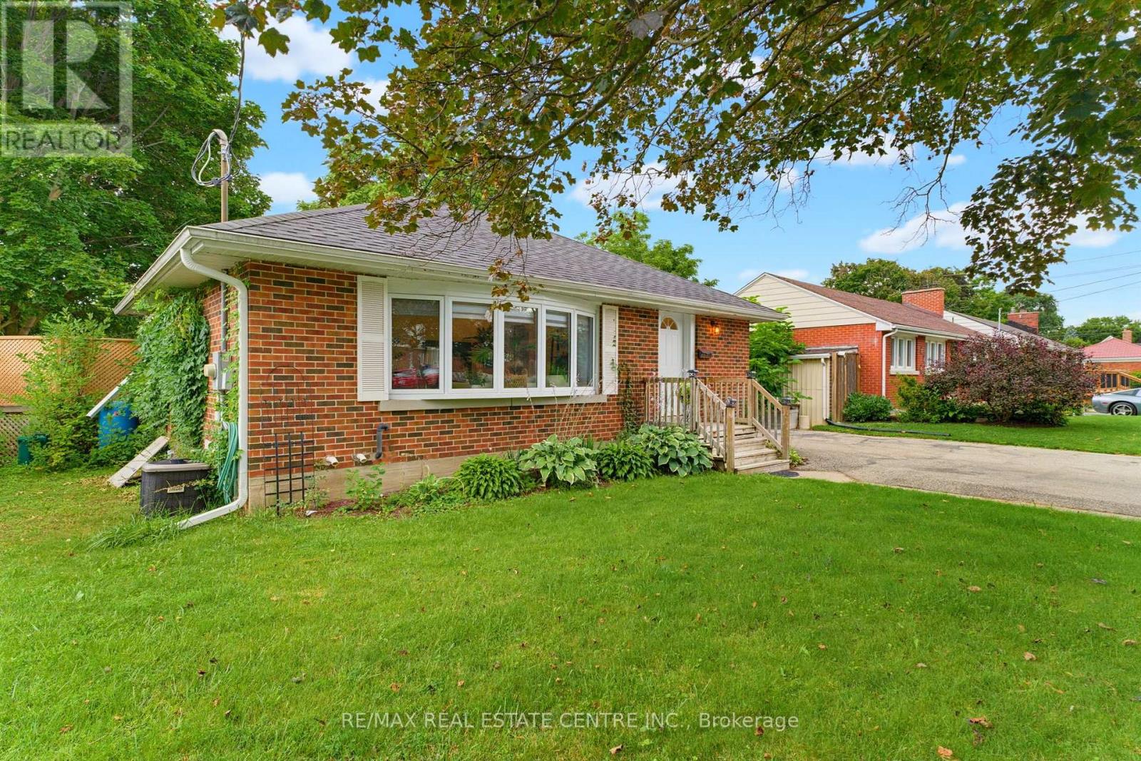 66 Scrimger Avenue, Cambridge, Ontario  N1R 4W3 - Photo 2 - X13681196