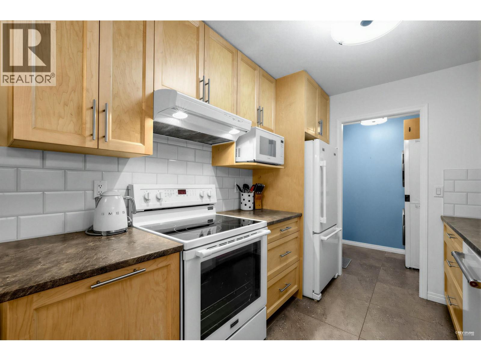 211 7139 18th Avenue, Burnaby, British Columbia  V3N 4Z3 - Photo 13 - R3156173