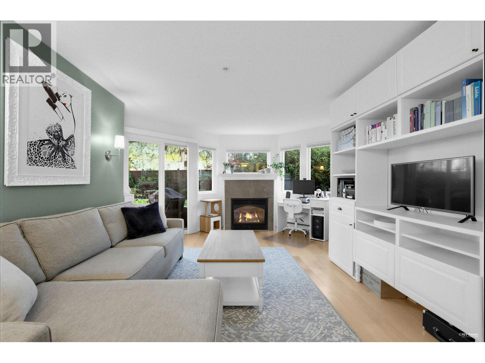 211 7139 18th Avenue, Burnaby, British Columbia  V3N 4Z3 - Photo 2 - R3156173