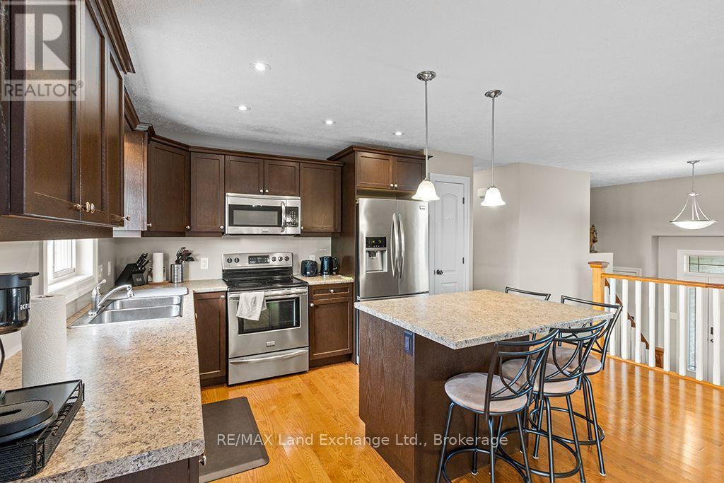 298 Stickel Street, Saugeen Shores, Ontario  N0H 2C1 - Photo 10 - X13681222