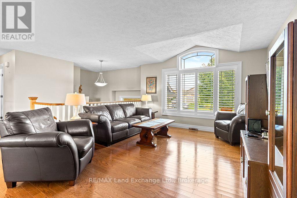 298 Stickel Street, Saugeen Shores, Ontario  N0H 2C1 - Photo 5 - X13681222