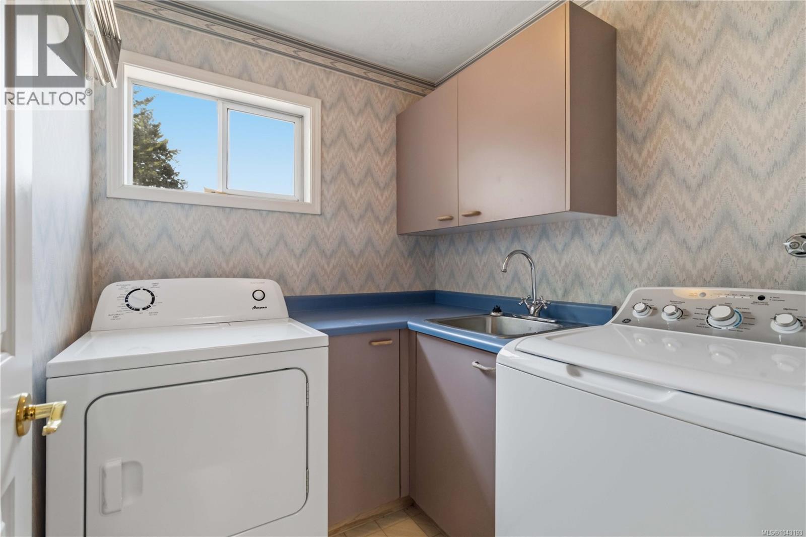 4343 Emily Carr Dr, Saanich, British Columbia  V8X 5E4 - Photo 28 - 1043193