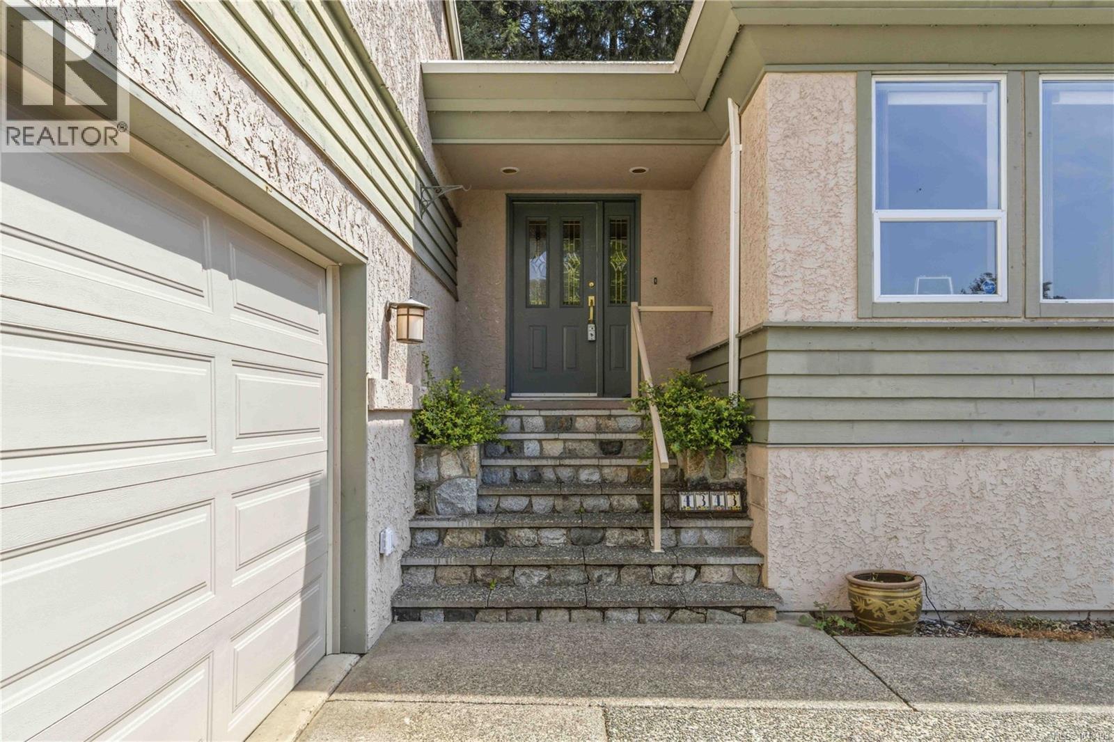 4343 Emily Carr Dr, Saanich, British Columbia  V8X 5E4 - Photo 3 - 1043193