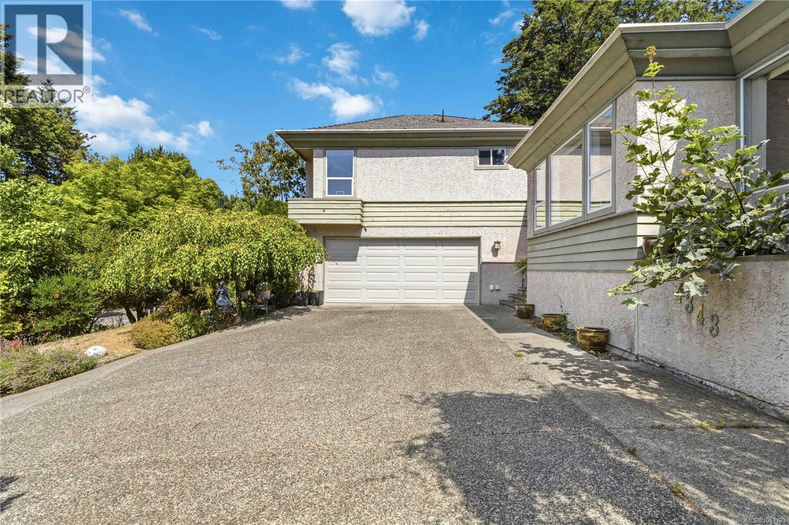 4343 Emily Carr Dr, Saanich, British Columbia  V8X 5E4 - Photo 32 - 1043193
