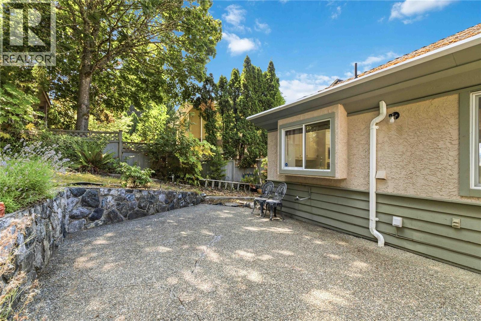 4343 Emily Carr Dr, Saanich, British Columbia  V8X 5E4 - Photo 34 - 1043193
