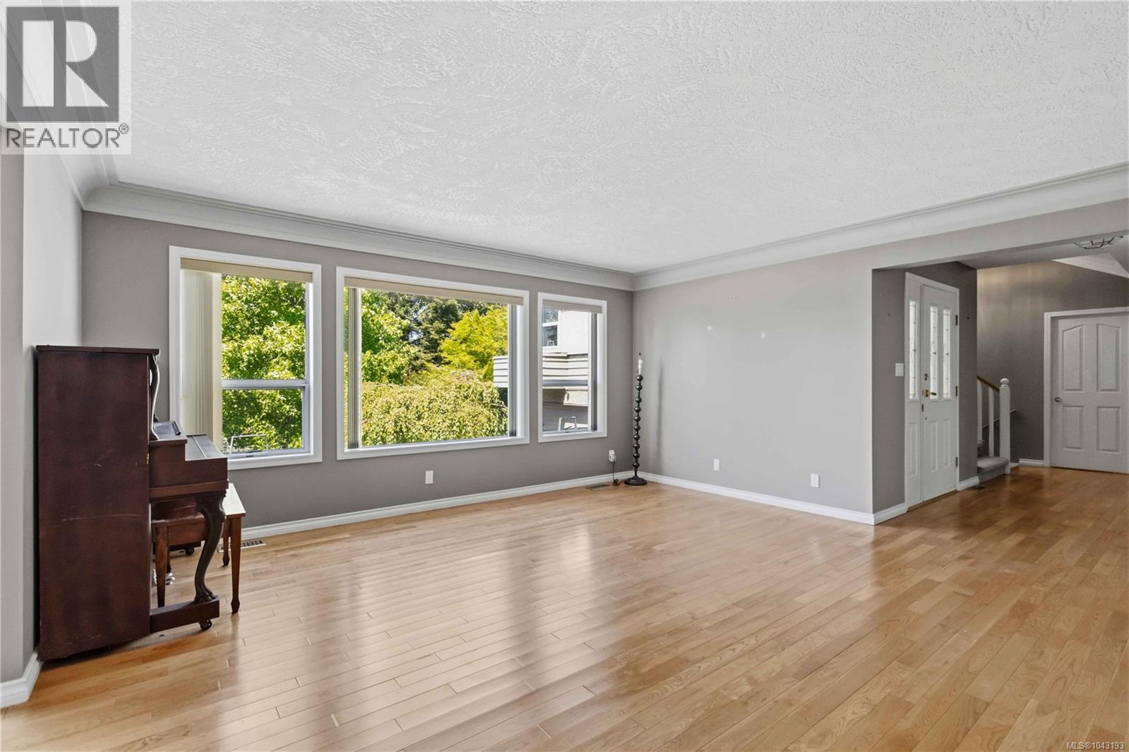 4343 Emily Carr Dr, Saanich, British Columbia  V8X 5E4 - Photo 4 - 1043193