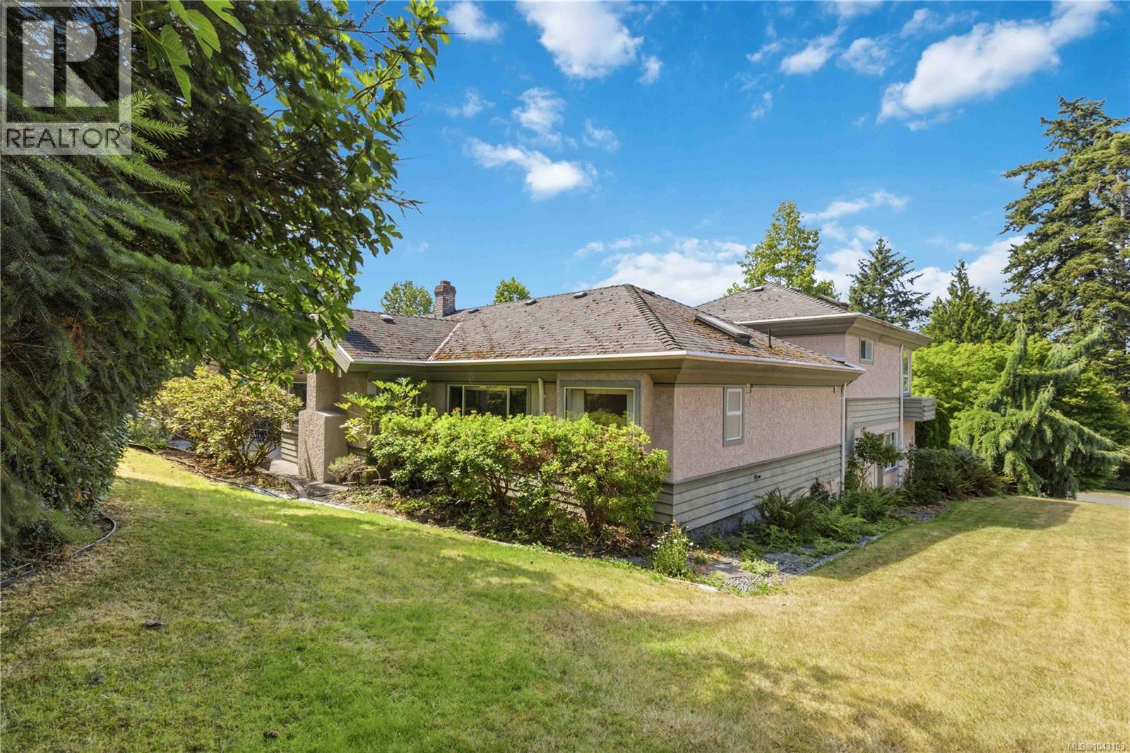 4343 Emily Carr Dr, Saanich, British Columbia  V8X 5E4 - Photo 40 - 1043193