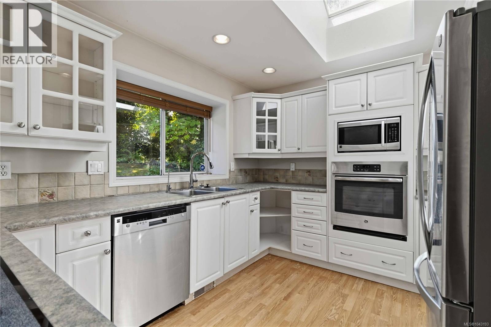 4343 Emily Carr Dr, Saanich, British Columbia  V8X 5E4 - Photo 9 - 1043193