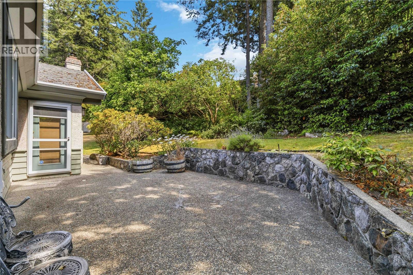 4343 Emily Carr Dr, Saanich, British Columbia  V8X 5E4 - Photo 35 - 1043193