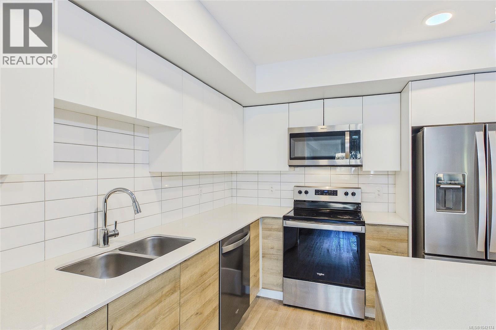 204 4820 Cedar Ridge Pl, Nanaimo, British Columbia  V9T 0M7 - Photo 3 - 1042174