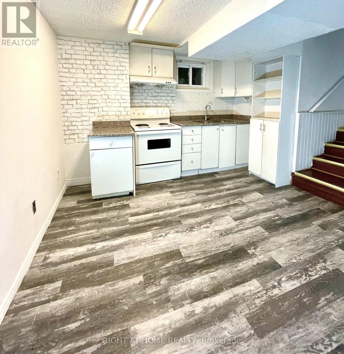 B - 108 Littleleaf Drive, Toronto, Ontario  M1B 1Z2 - Photo 3 - E13681234