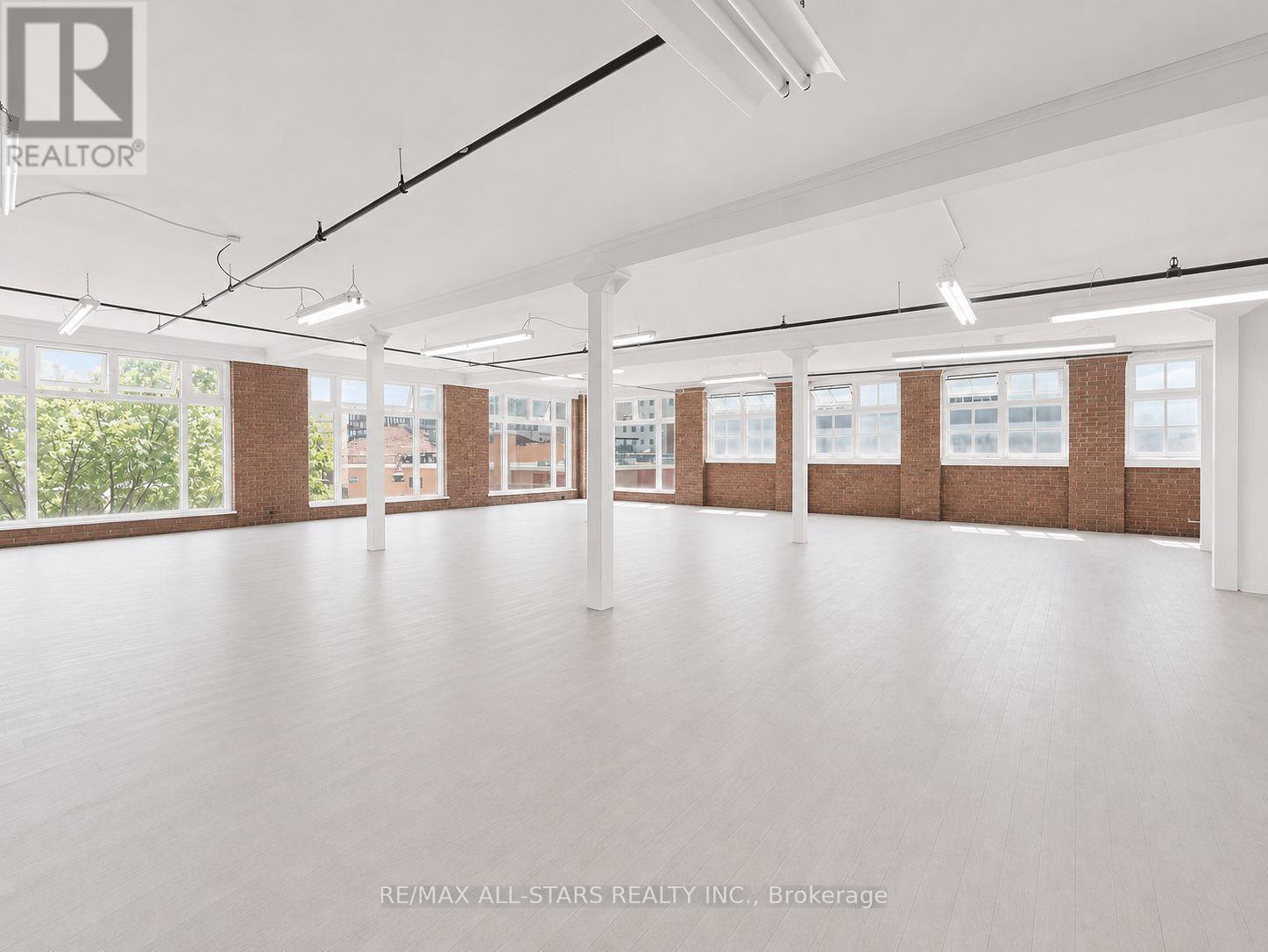 300 - 14 Mccaul Street, Toronto, Ontario  M5T 1V6 - Photo 2 - C12960432