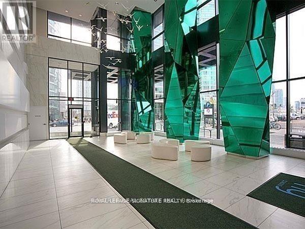 411 - 840 St Clair Avenue W, Toronto, Ontario  M6C 1C1 - Photo 16 - C13681276
