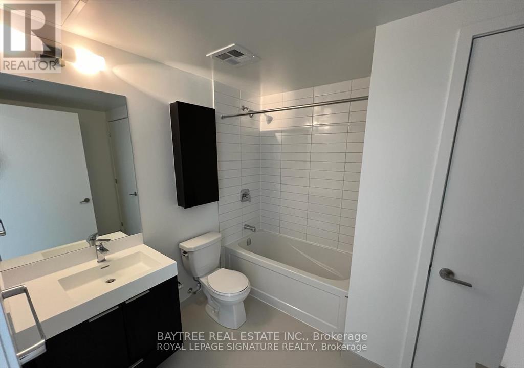411 - 840 St Clair Avenue W, Toronto, Ontario  M6C 1C1 - Photo 8 - C13681276