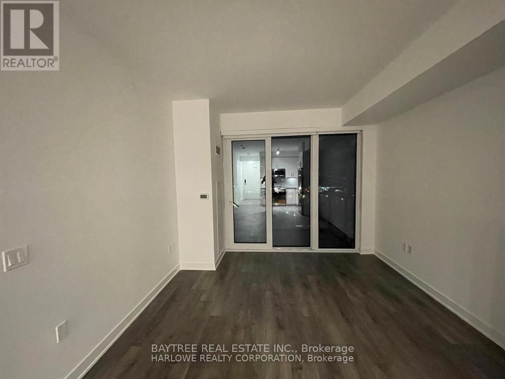 911 - 105 Oneida Crescent, Richmond Hill, Ontario  L4B 0B1 - Photo 2 - N13681266