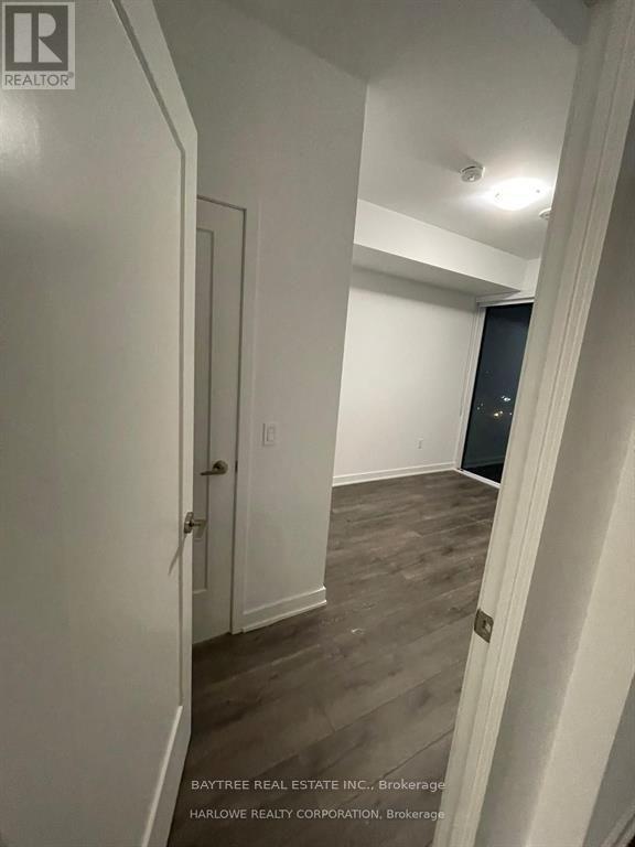 911 - 105 Oneida Crescent, Richmond Hill, Ontario  L4B 0B1 - Photo 3 - N13681266