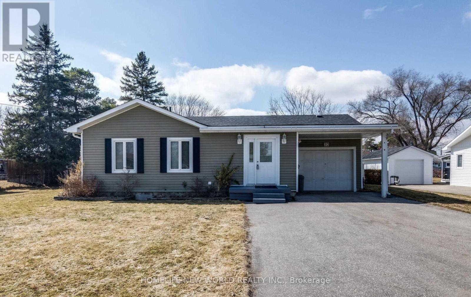 32 CANAL STREET, Georgina, Ontario