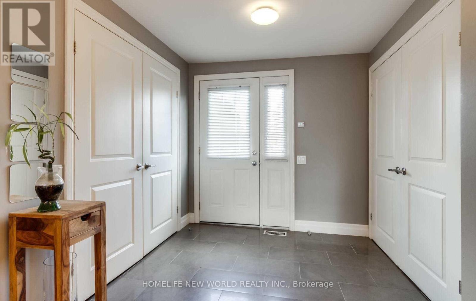 32 Canal Street, Georgina, Ontario  L4P 1K5 - Photo 2 - N13681284
