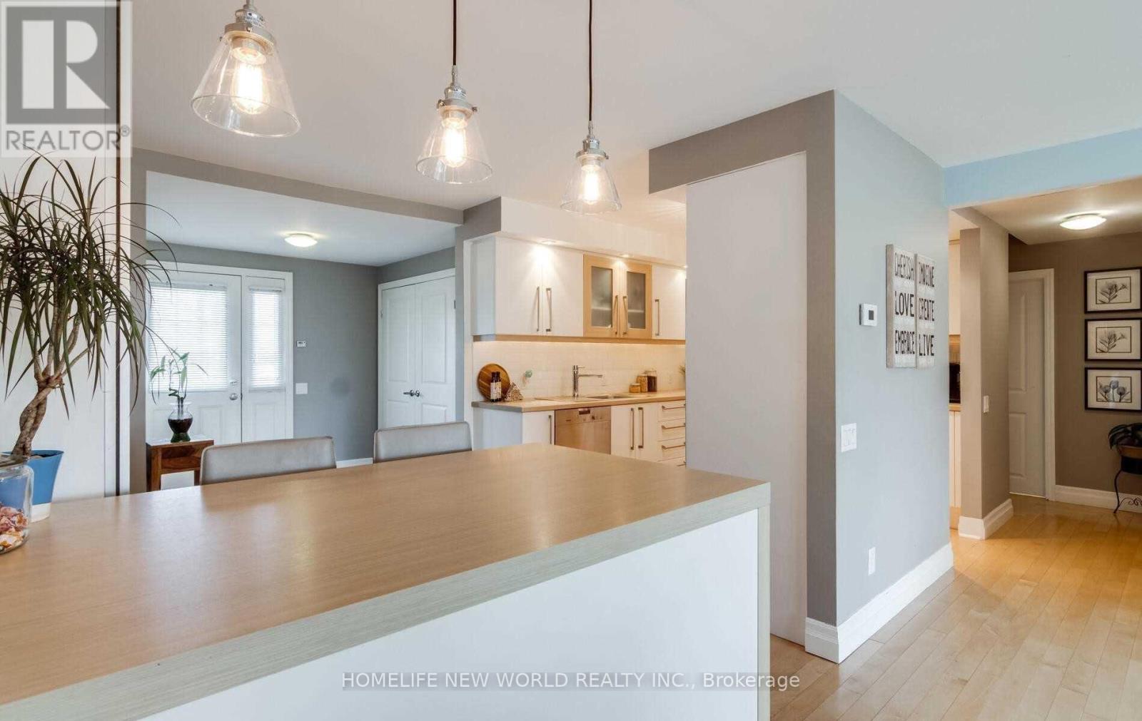 32 Canal Street, Georgina, Ontario  L4P 1K5 - Photo 7 - N13681284