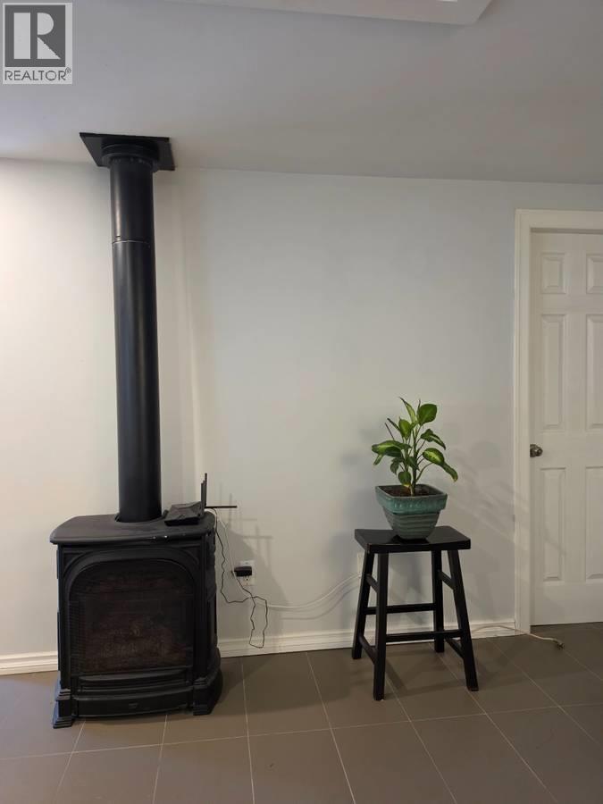 737 Robinson, Coquitlam, British Columbia  V3J 4E9 - Photo 3 - R3156183