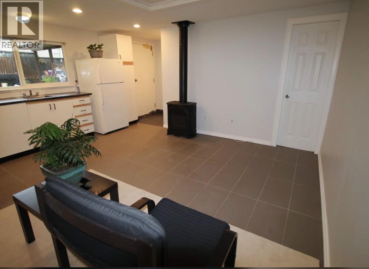 737 Robinson, Coquitlam, British Columbia  V3J 4E9 - Photo 4 - R3156183
