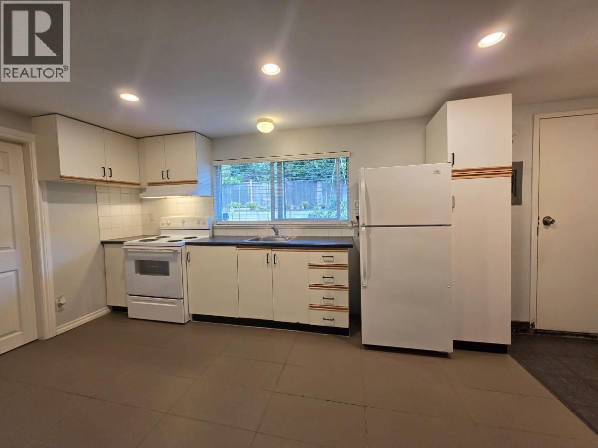 737 Robinson, Coquitlam, British Columbia  V3J 4E9 - Photo 5 - R3156183