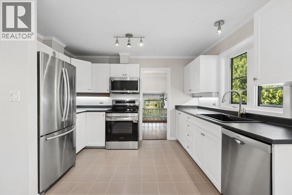 1056 Lillooet Road, North Vancouver, British Columbia  V7J 2H8 - Photo 10 - R3156185