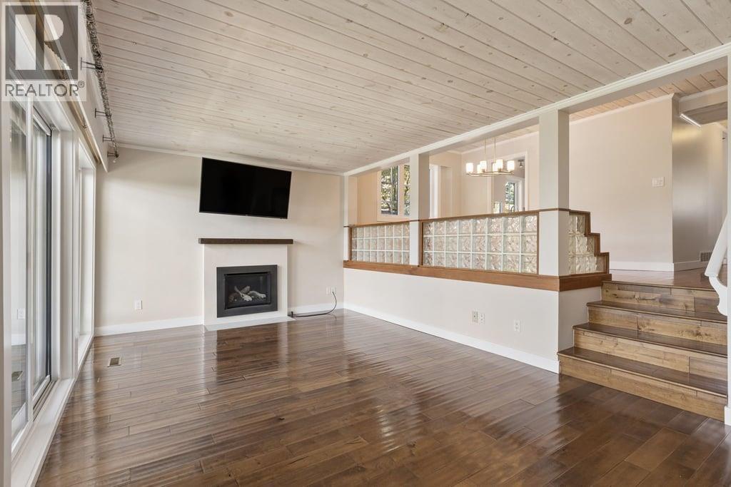 1056 Lillooet Road, North Vancouver, British Columbia  V7J 2H8 - Photo 3 - R3156185