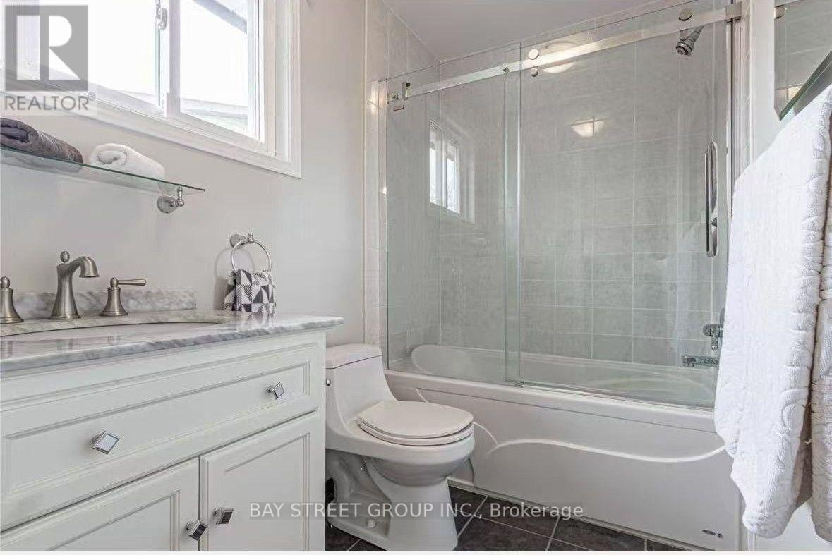 1214 Half Moon Lane, Oakville, Ontario L6H 2E5 - Photo 11 - W13681296