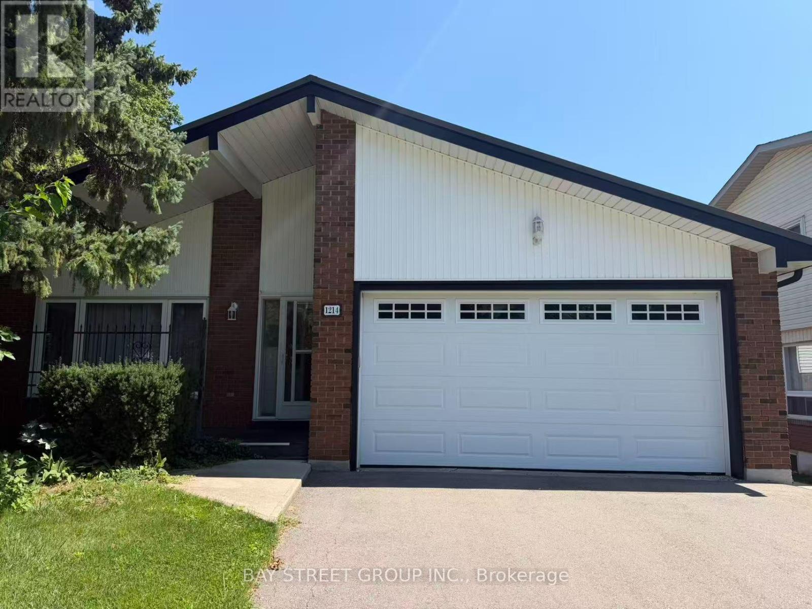 1214 Half Moon Lane, Oakville, Ontario L6H 2E5 - Photo 2 - W13681296