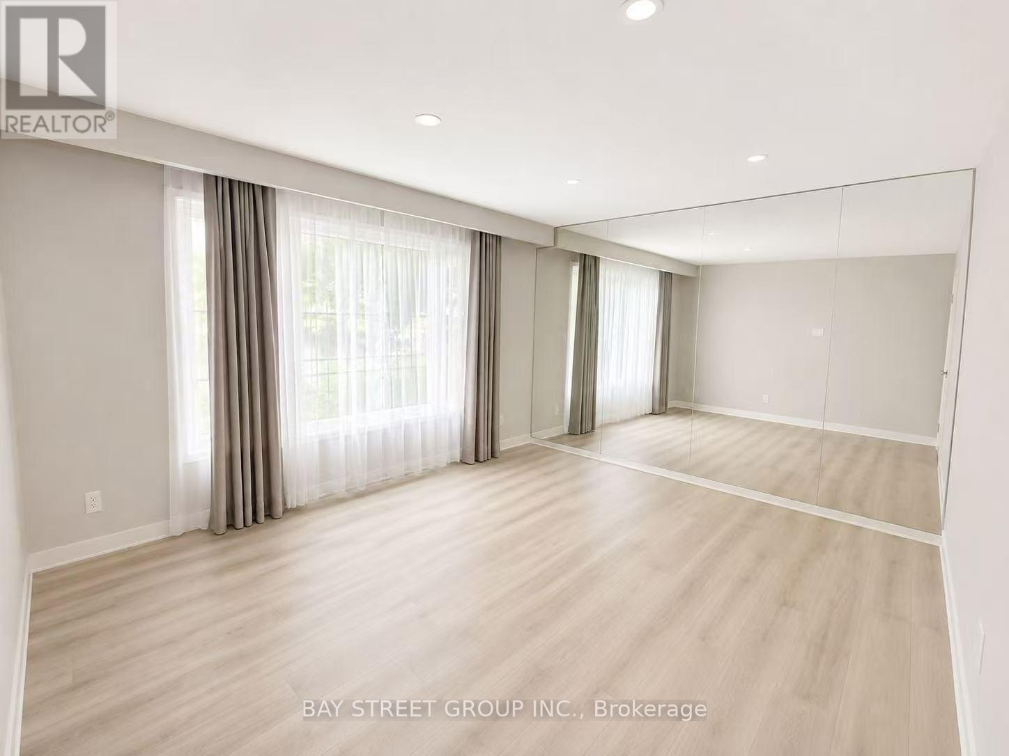 1214 Half Moon Lane, Oakville, Ontario L6H 2E5 - Photo 3 - W13681296
