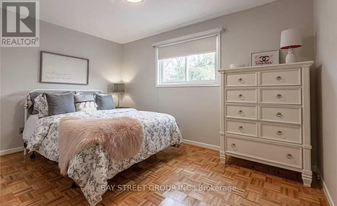 1214 Half Moon Lane, Oakville, Ontario L6H 2E5 - Photo 7 - W13681296