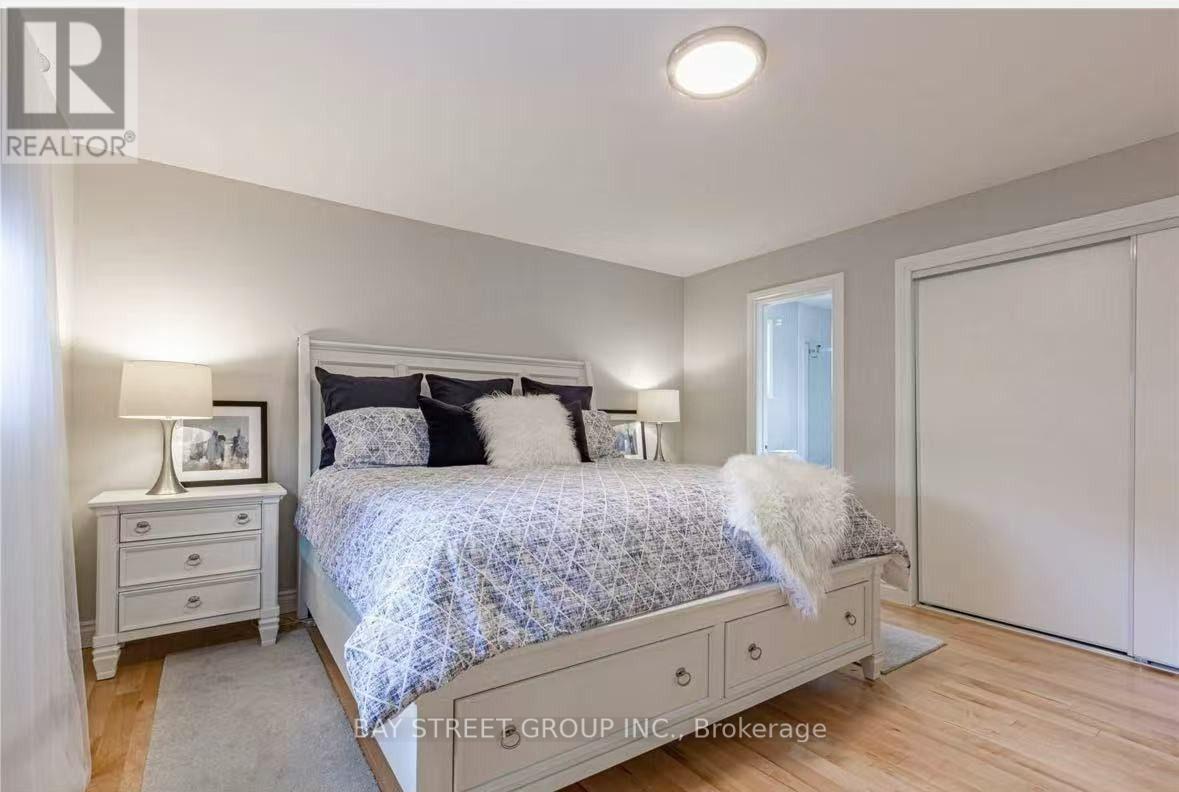 1214 Half Moon Lane, Oakville, Ontario L6H 2E5 - Photo 8 - W13681296