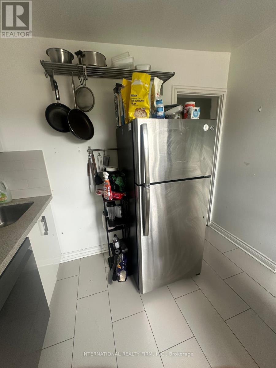 Unit 2 - 161 Montrose Avenue, Toronto, Ontario  M6J 2T6 - Photo 8 - C13628592