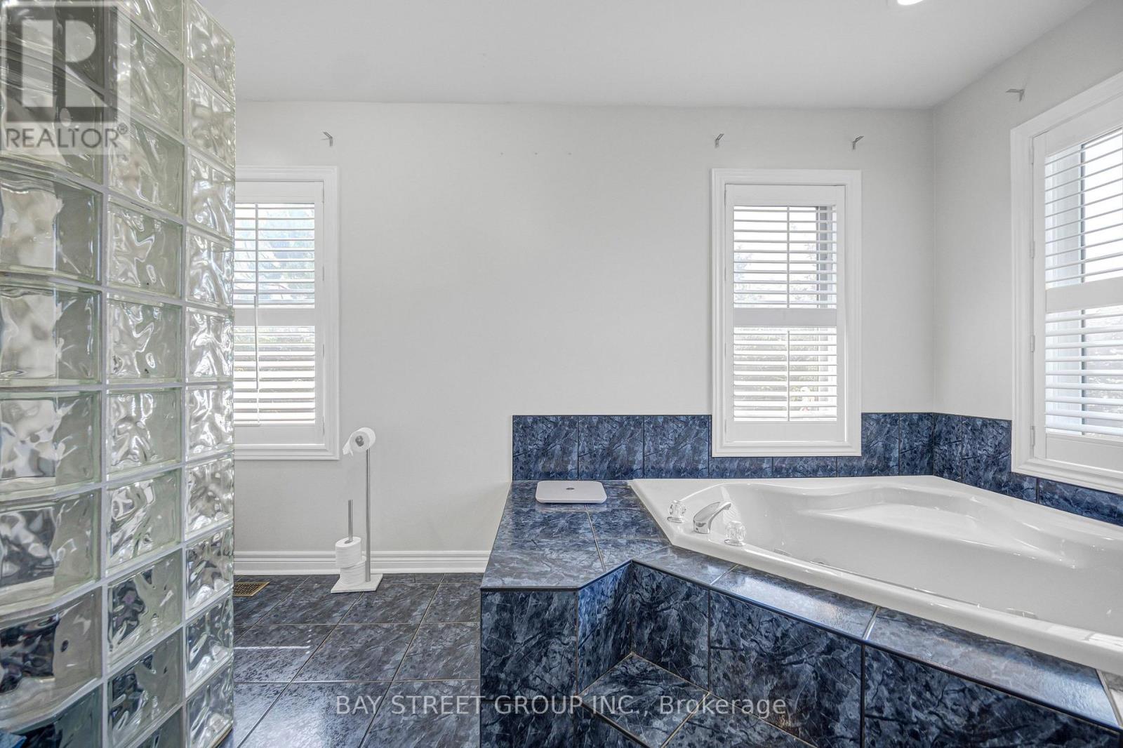 231 Shaftsbury Avenue N, Richmond Hill, Ontario  L4C 0E8 - Photo 27 - N13681194