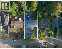 869 CLEMENTS AVENUE, North Vancouver, British Columbia