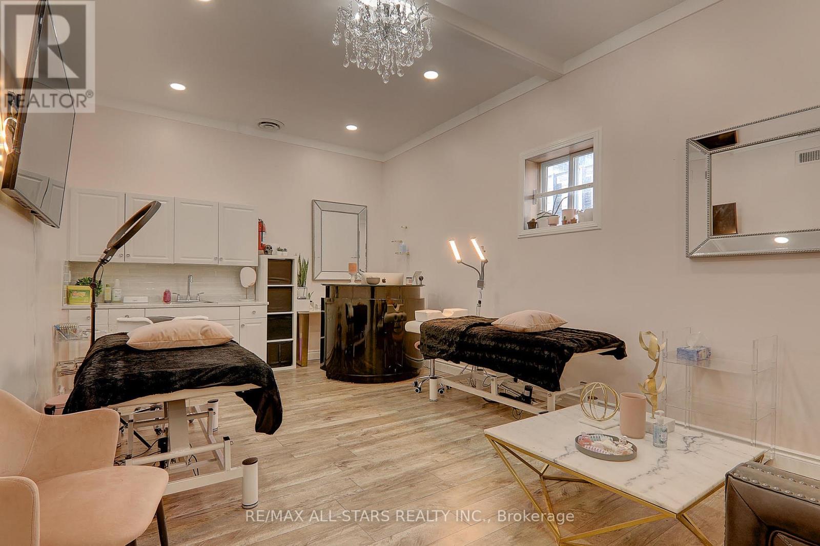 101 - 715 Queen Street E, Toronto, Ontario  M4M 1H1 - Photo 2 - E13426894