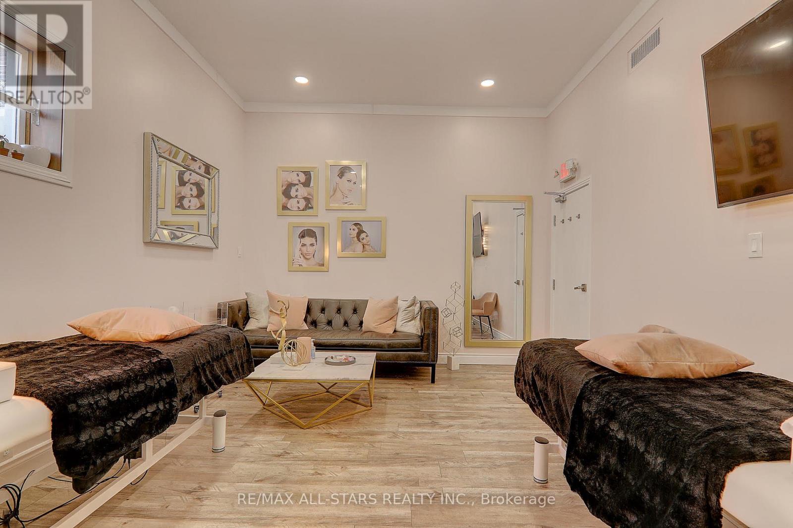 101 - 715 Queen Street E, Toronto, Ontario  M4M 1H1 - Photo 3 - E13426894