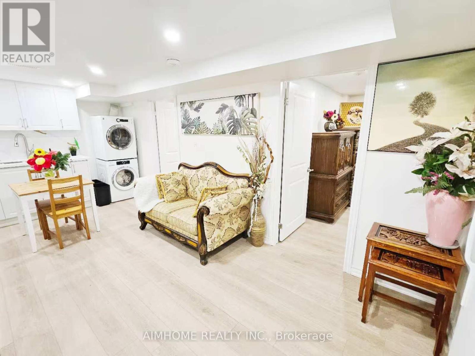 Basement Apartment - 28 Castle Harbour Lane W, Markham, Ontario  L3T 3A2 - Photo 3 - N13681300