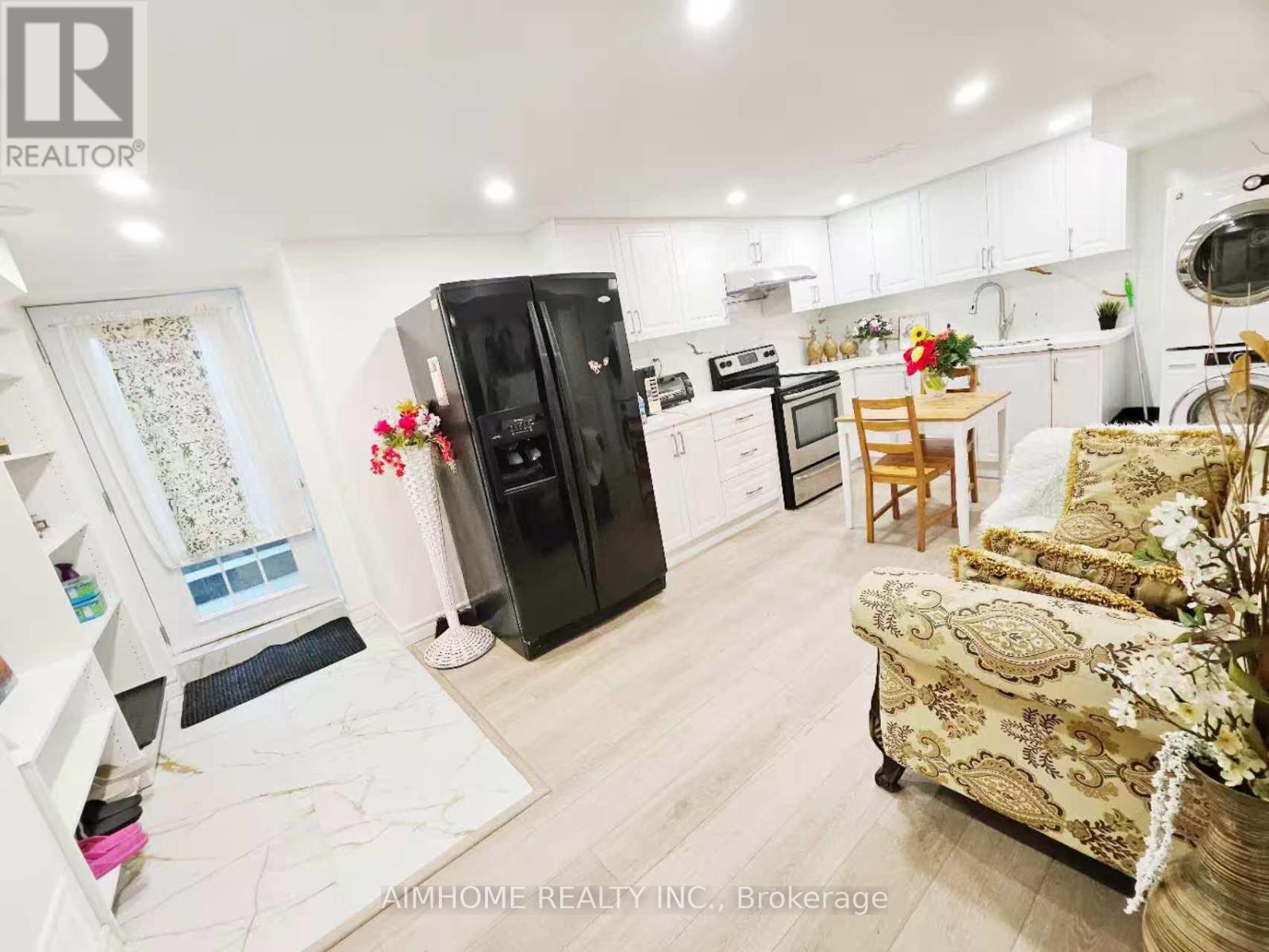 Basement Apartment - 28 Castle Harbour Lane W, Markham, Ontario  L3T 3A2 - Photo 4 - N13681300