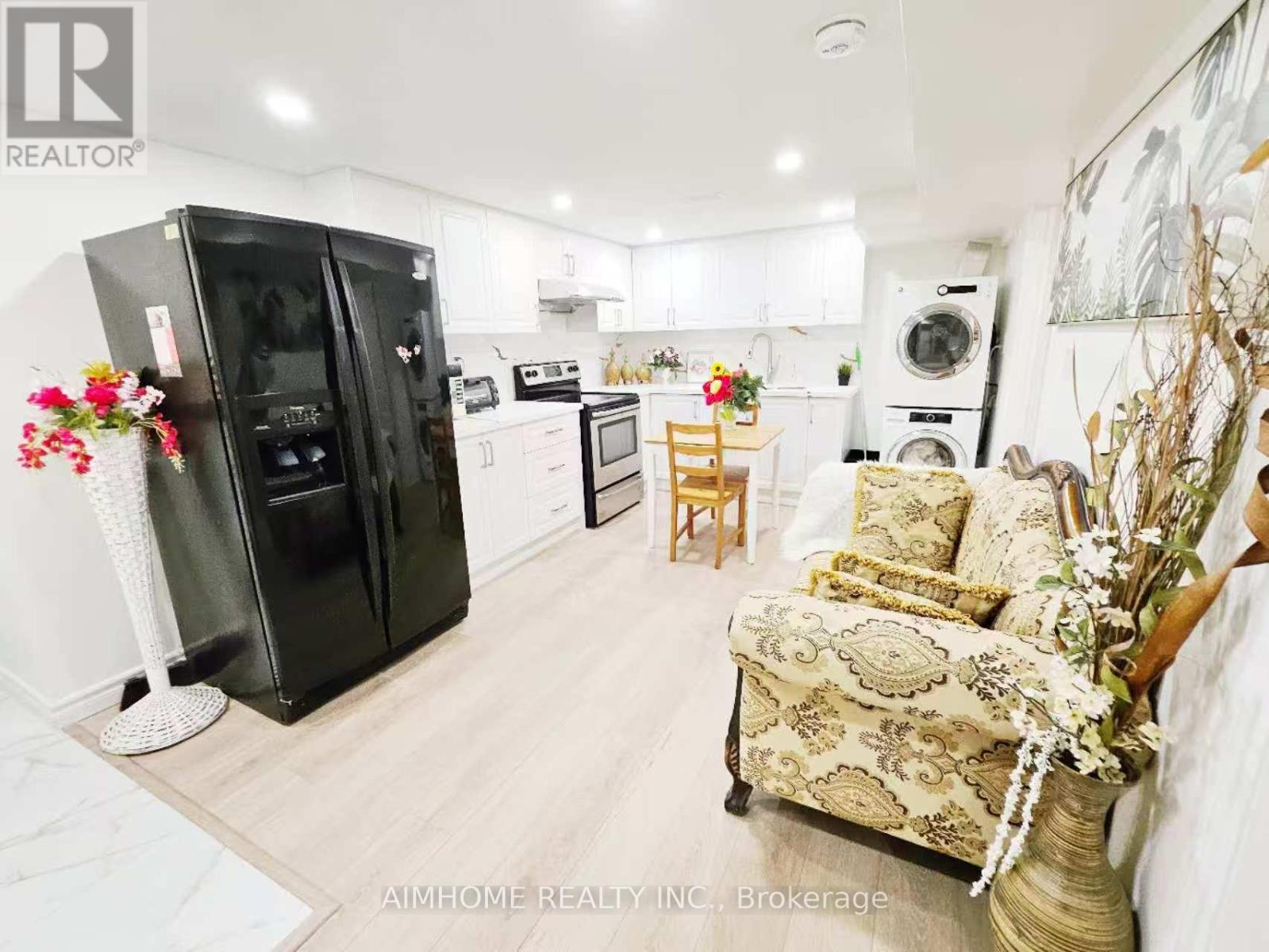 Basement Apartment - 28 Castle Harbour Lane W, Markham, Ontario  L3T 3A2 - Photo 5 - N13681300