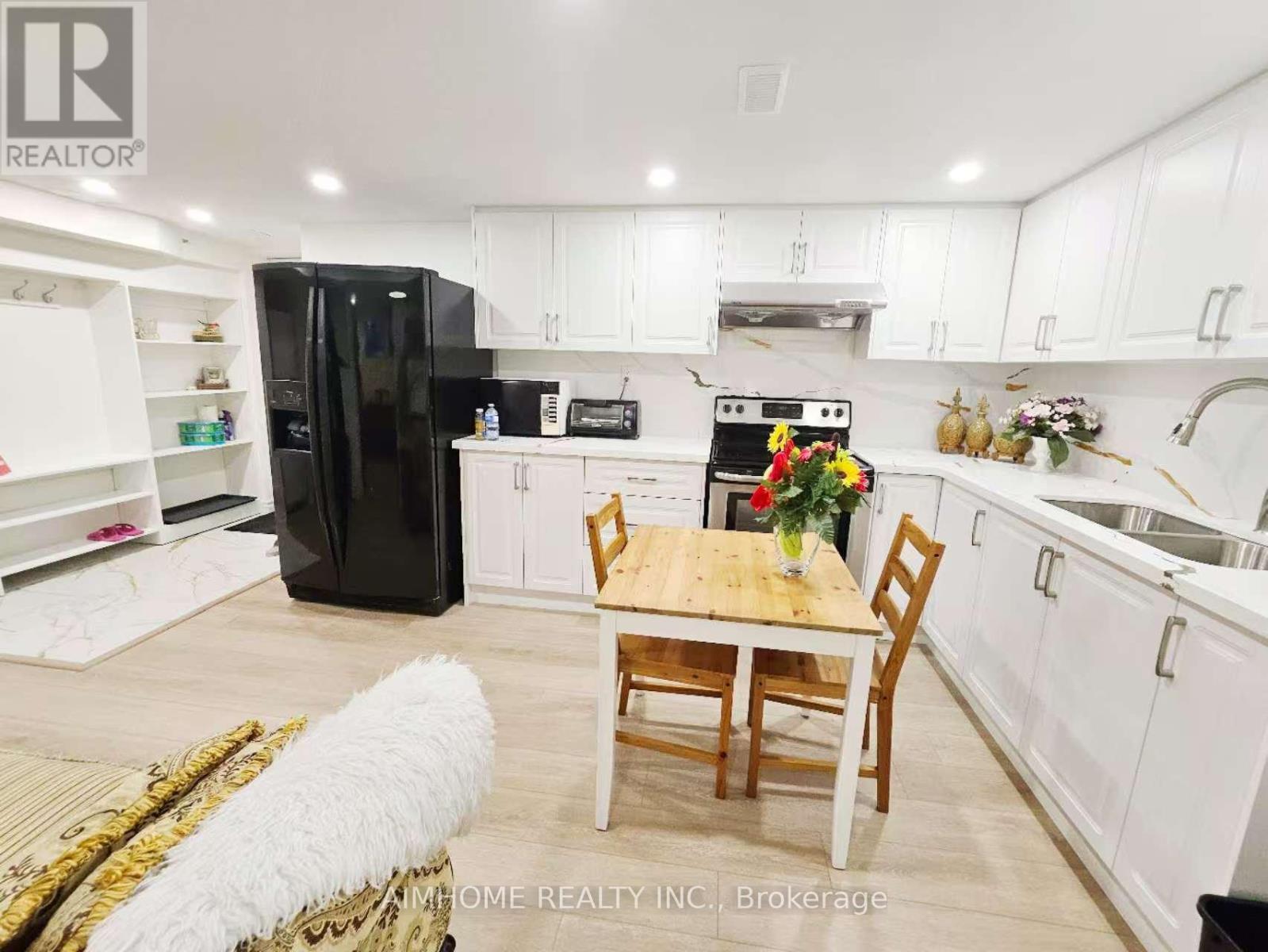 Basement Apartment - 28 Castle Harbour Lane W, Markham, Ontario  L3T 3A2 - Photo 6 - N13681300