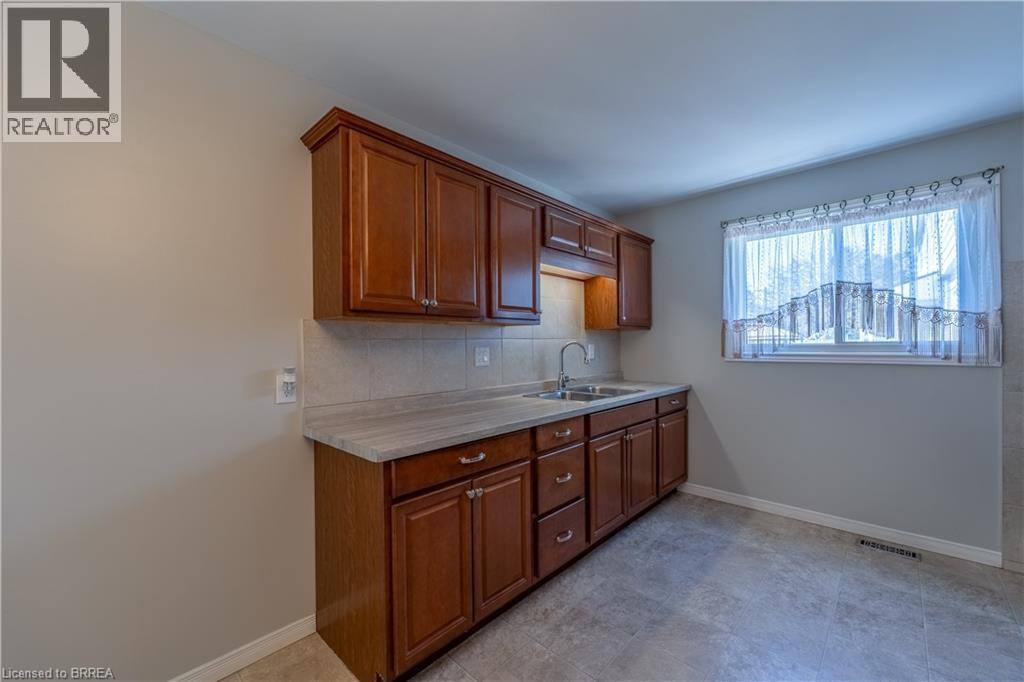 24 Oakhill Drive Unit# C, Brantford, Ontario  N3T 1R1 - Photo 13 - 40845303