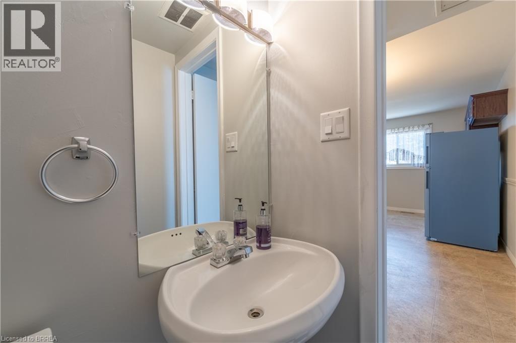 24 Oakhill Drive Unit# C, Brantford, Ontario  N3T 1R1 - Photo 17 - 40845303