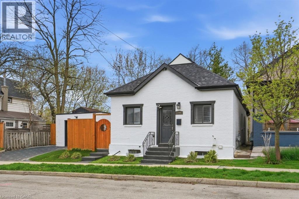 390 HUNTER Street W, Hamilton, Ontario