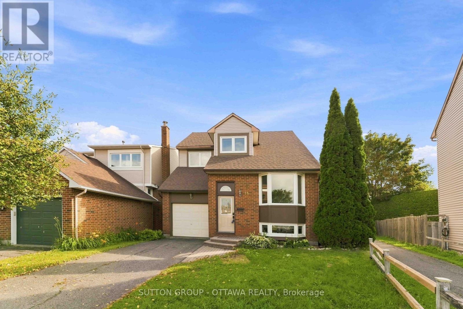 16 CRIMSON GATE, Ottawa, Ontario