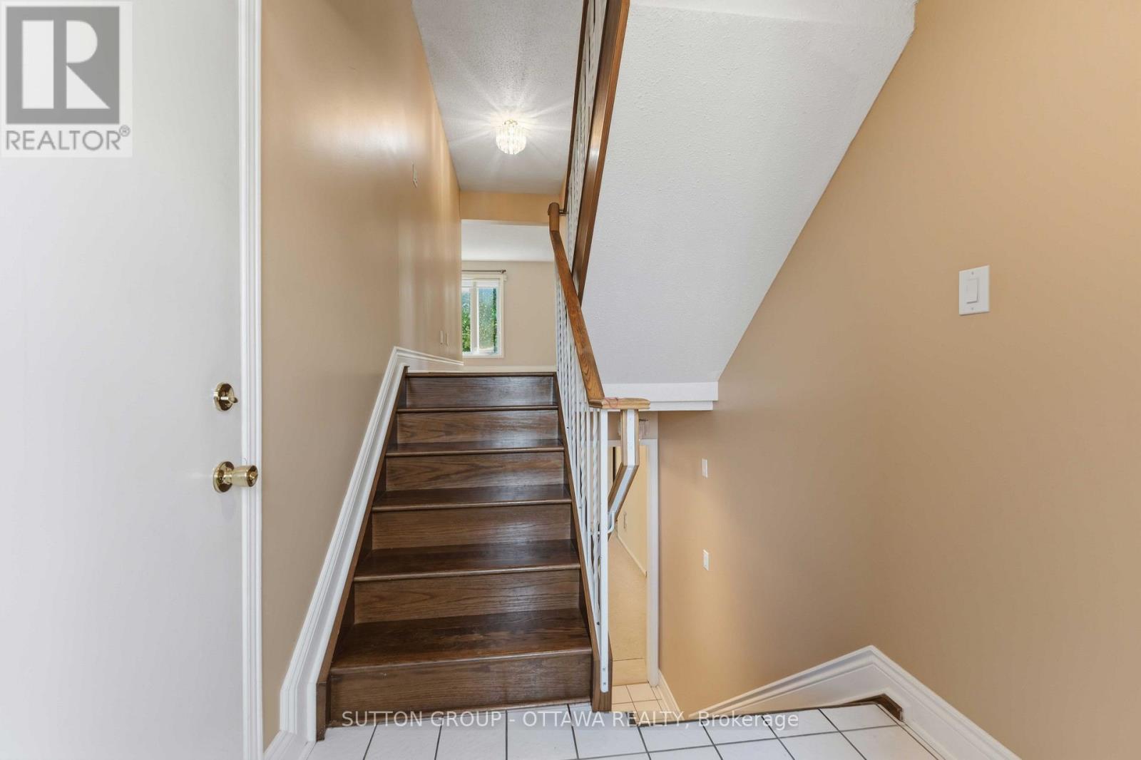 16 Crimson Gate, Ottawa, Ontario  K1T 1Z6 - Photo 3 - X13681318