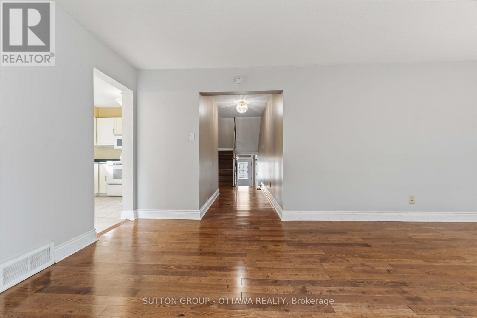 16 Crimson Gate, Ottawa, Ontario  K1T 1Z6 - Photo 5 - X13681318