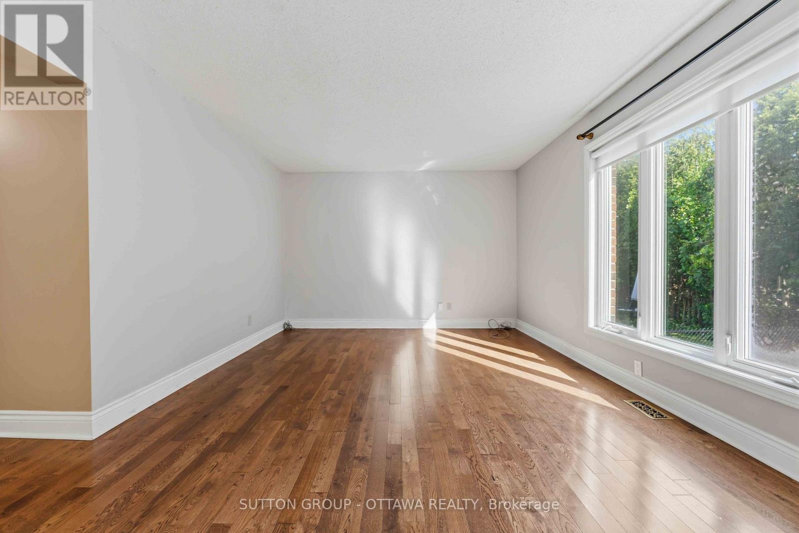 16 Crimson Gate, Ottawa, Ontario  K1T 1Z6 - Photo 6 - X13681318